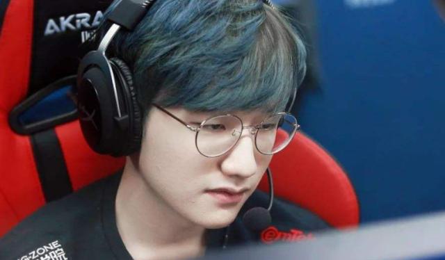 天王盖地虎！汉堡后卫复刻2017年吉鲁的神级蝎子摆尾